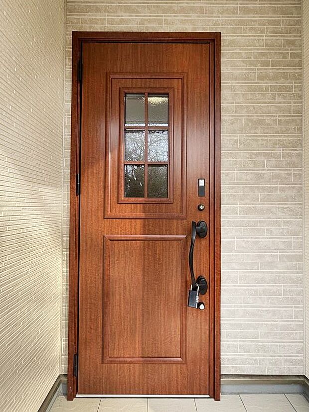 【玄関】大切な家族、来客を出迎える玄関。