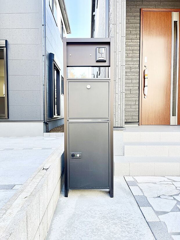 【その他現地】表札・インターホン・ポストをひとつに集約