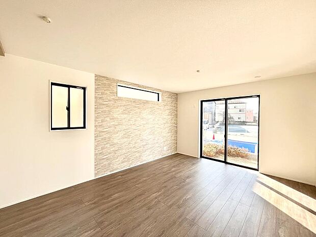 【リビングダイニング】大きな窓からたっぷりの陽光と風を感じられるリビング