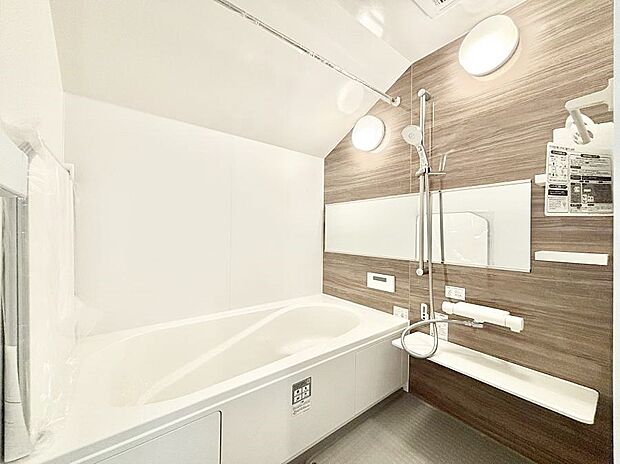 【浴室】落ち着いた雰囲気でゆっくりお寛ぎいただけるバスルーム