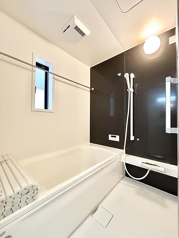 【浴室】一日の疲れを癒やす大切なバスタイム。ゆっくりとお風呂を楽しんで疲れをとりたいですね！  