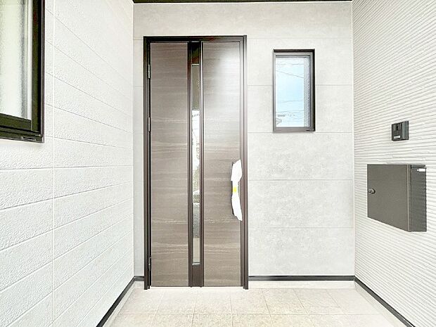 【玄関】大切な家族、来客を出迎える玄関。