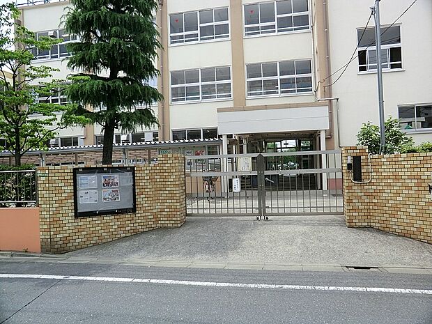 足立区立東伊興小学校（約160m）