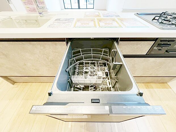 【食洗機】面倒なお片づけは食洗機にお任せ！家事の負担が減って、時間にも気持ちにもゆとりができます。