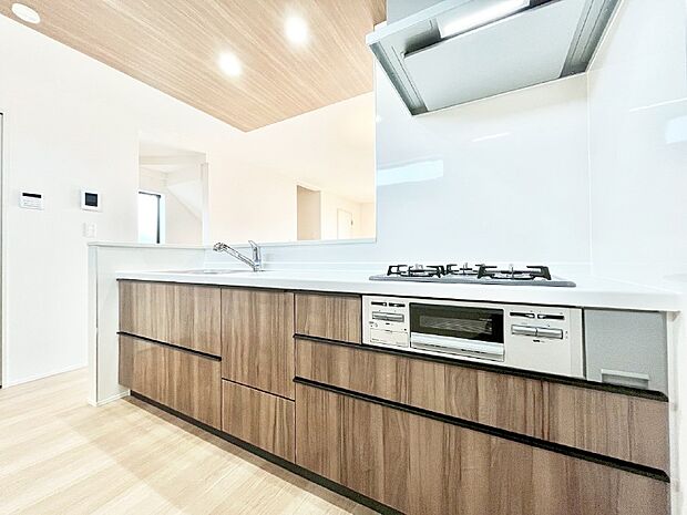 【ダイニングキッチン】カウンター越しにお話しをしながら毎日のお料理をもっと楽しく