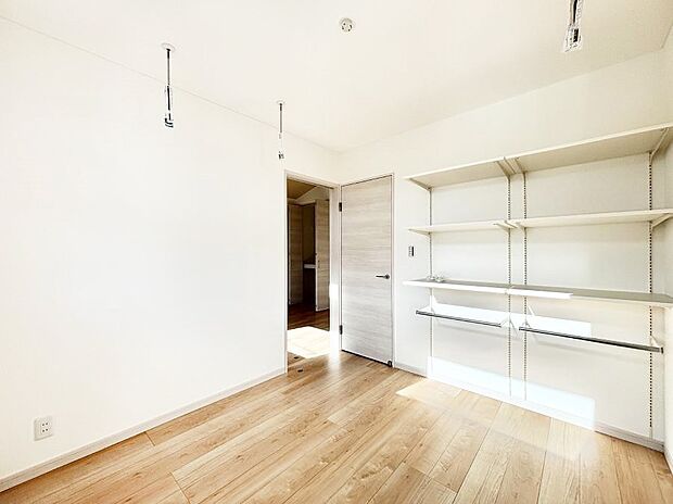 【その他内観】収納に趣味のスペースに用途様々な多目的室