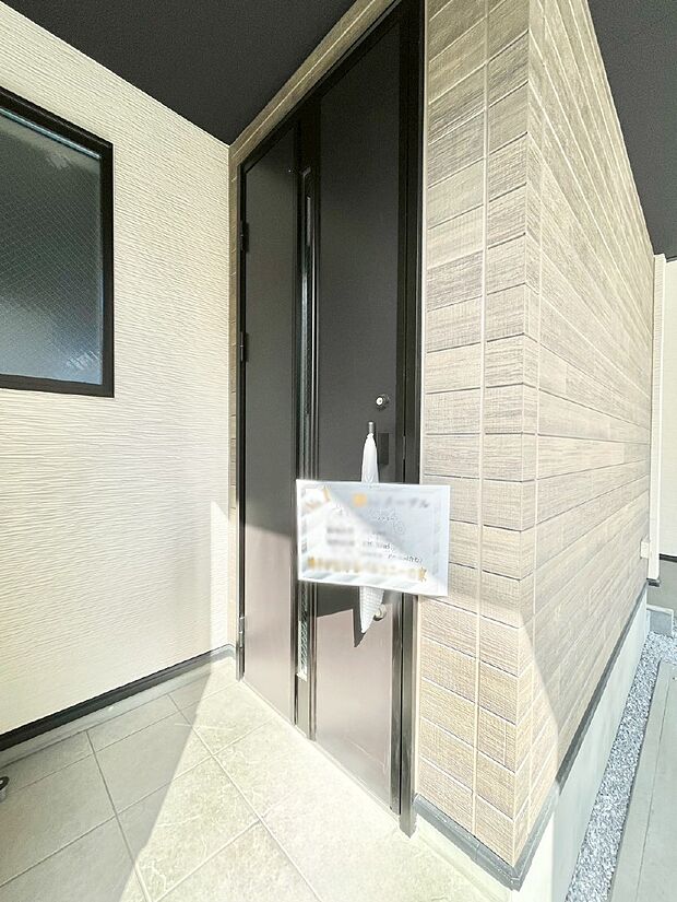 【玄関】大切な家族、来客を出迎える玄関。