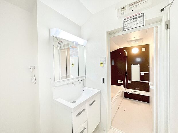 【脱衣場】身支度もスムーズにおこなえる脱衣場。