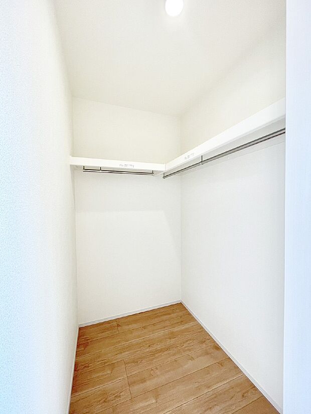 【ウォークインクローゼット】ウォークインクローゼットの活用で生活空間スッキリ