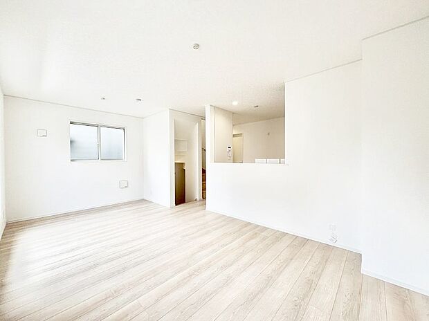 【ダイニング】対面キッチン＆リビングイン階段を採用したリビングは家族の絆深まる空間です