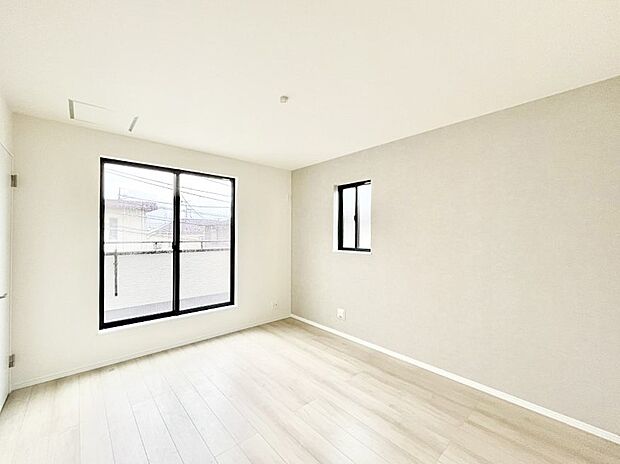 【洋室】バルコニーが開放感をプラスしてくれる洋室