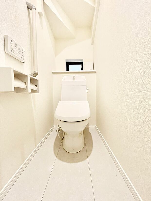 【トイレ】トイレは温水洗浄機能付き
