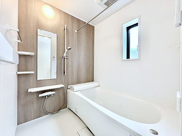 【浴室】落ち着いた雰囲気でゆっくりお寛ぎいただけるバスルーム