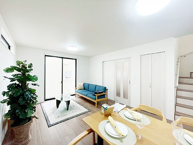 【リビングダイニング】落ち着いた雰囲気のＬＤＫは家族みんなの快適空間