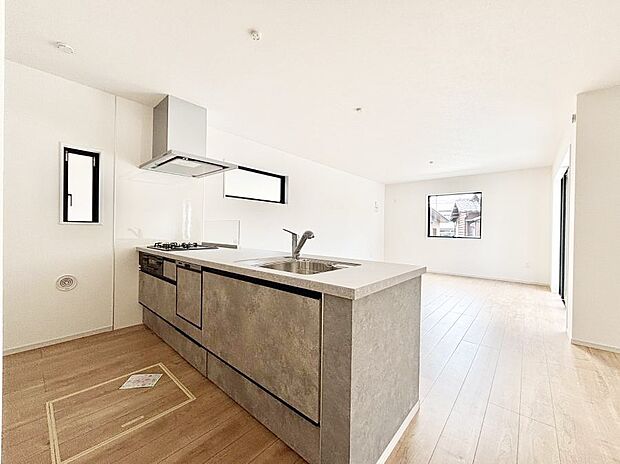 【ダイニングキッチン】料理をしながらご家族との会話を楽しめる対面カウンターキッチン