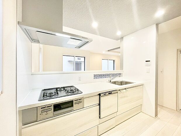 【ダイニングキッチン】カウンター越しにお話しをしながら毎日のお料理をもっと楽しく