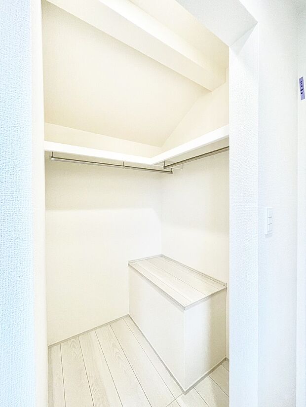 【ウォークインクローゼット】毎日の服選びが楽しくなるウォークインクローゼット