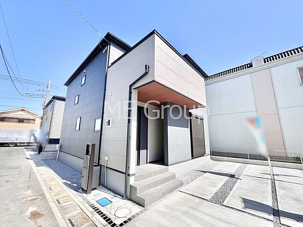 【現地外観写真】上質感あふれる外観デザイン。魅力の住まいを実現。