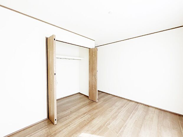 【寝室】収納が充実しているので居住スペースを広々使えます