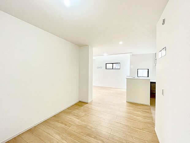 【ダイニング】家族の笑顔が自然と生まれてくる、そんな雰囲気のダイニングに仕上がっています。