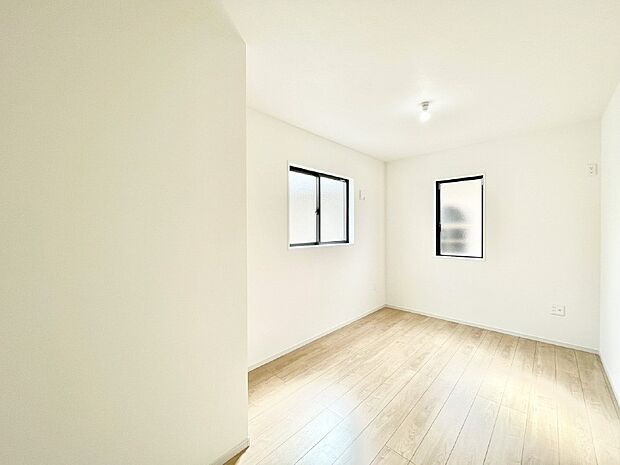 【子供部屋】２面採光で明るさ＆風通し良好！