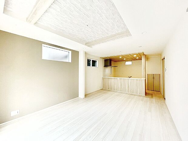 【ダイニング】家族の笑顔が自然と生まれてくる、そんな雰囲気のダイニングに仕上がっています。