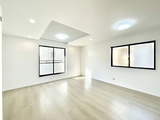 【ダイニング】家族の笑顔が自然と生まれてくる、そんな雰囲気のダイニングに仕上がっています 