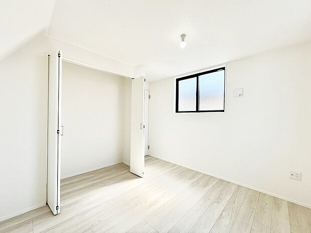 【寝室】収納が充実しているので居住スペースを広々使えます