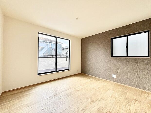 【子供部屋】アクセントクロスがお洒落な洋室。