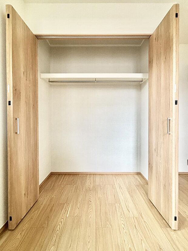 【クローゼット】収納が多いとお部屋を広くお使い頂けます