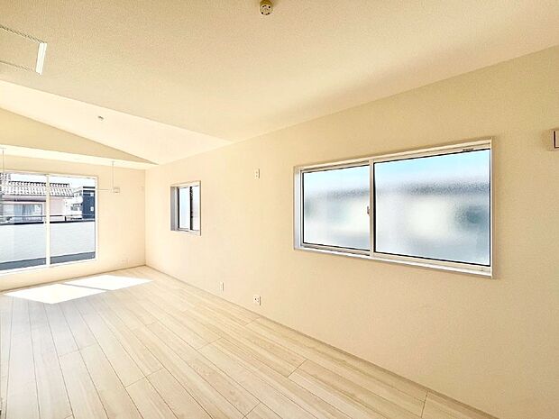 【子供部屋】将来は２部屋にすることもできますね。お年頃になったら夢の個室にチェンジ！