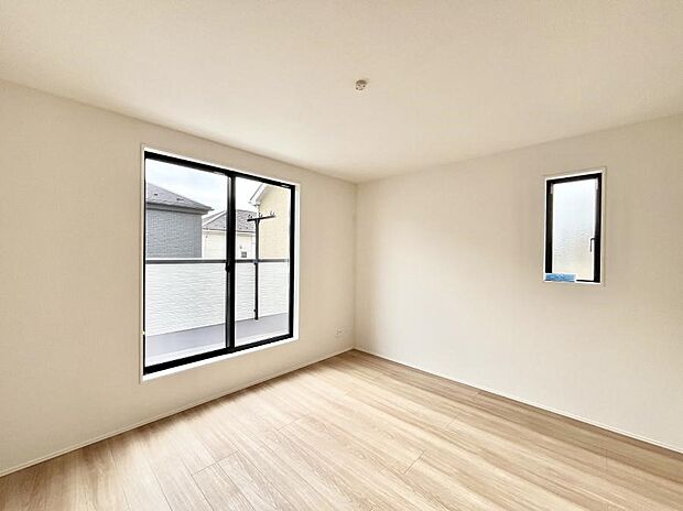 【洋室】バルコニーが開放感をプラスしてくれる洋室