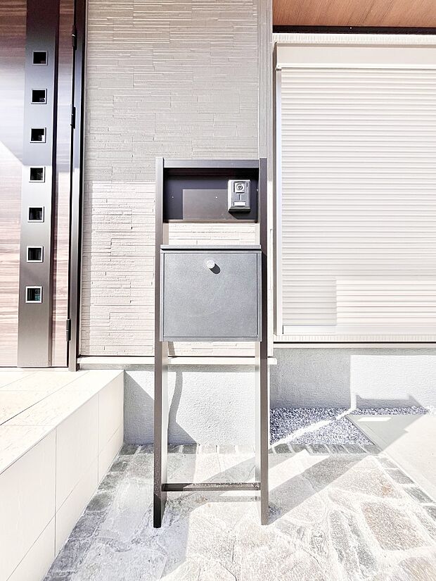 【その他現地】表札・インターホン・ポストをひとつに集約