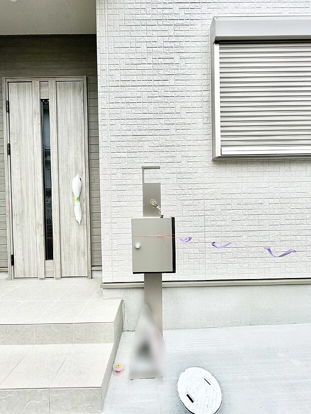 【その他現地】シンプルなデザインのポスト