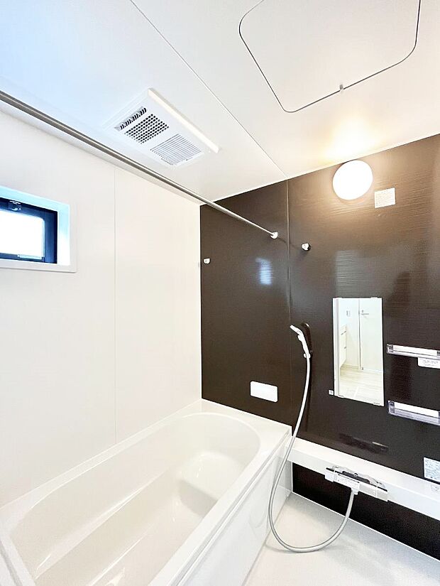 【浴室】落ち着いた雰囲気でゆっくりお寛ぎいただけるバスルーム