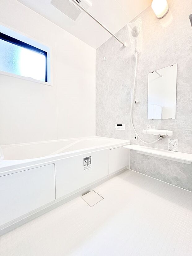 【浴室】浴室乾燥機付きのバスルームでいつでも快適なバスタイムが楽しめます！