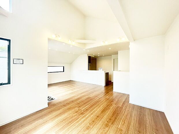 【リビングダイニング】家族団らんの時間も増えそうなくつろぎのリビングダイニング。   