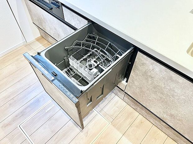 【食洗機】面倒なお片づけは食洗機にお任せ！家事の負担が減って、時間にも気持ちにもゆとりができます。