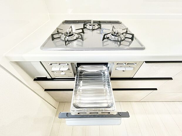 【三ツ口コンロ】三口ガスコンロでお料理が一気にはかどりそう。