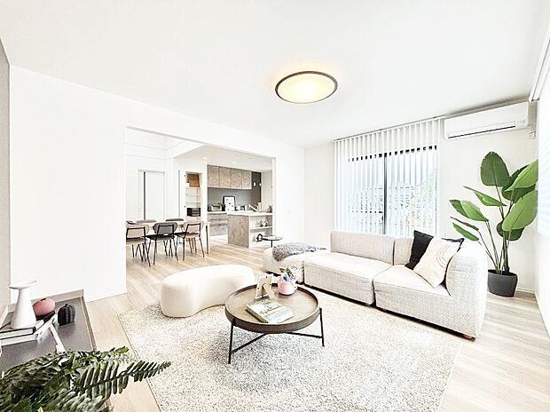 【リビングダイニング】落ち着いた雰囲気のＬＤＫは家族みんなの快適空間