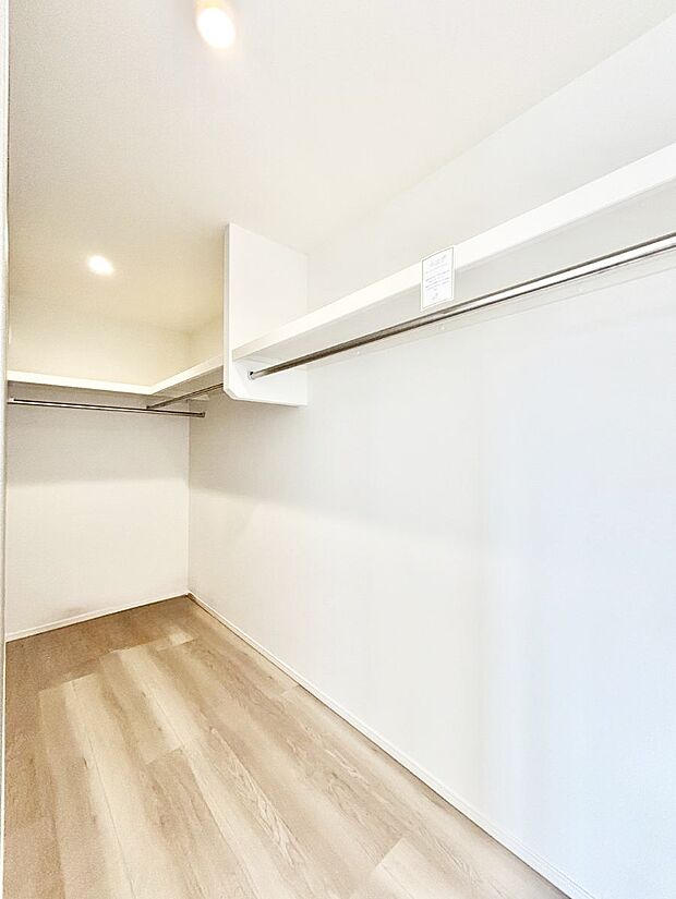【ウォークインクローゼット】ウォークインクローゼットの活用で生活空間スッキリ