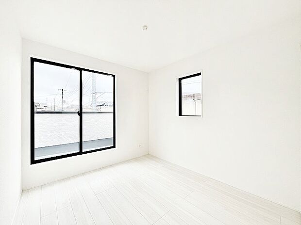 【洋室】明るいバルコニーサイドに洋室を設置。目覚めの良い寝室に。