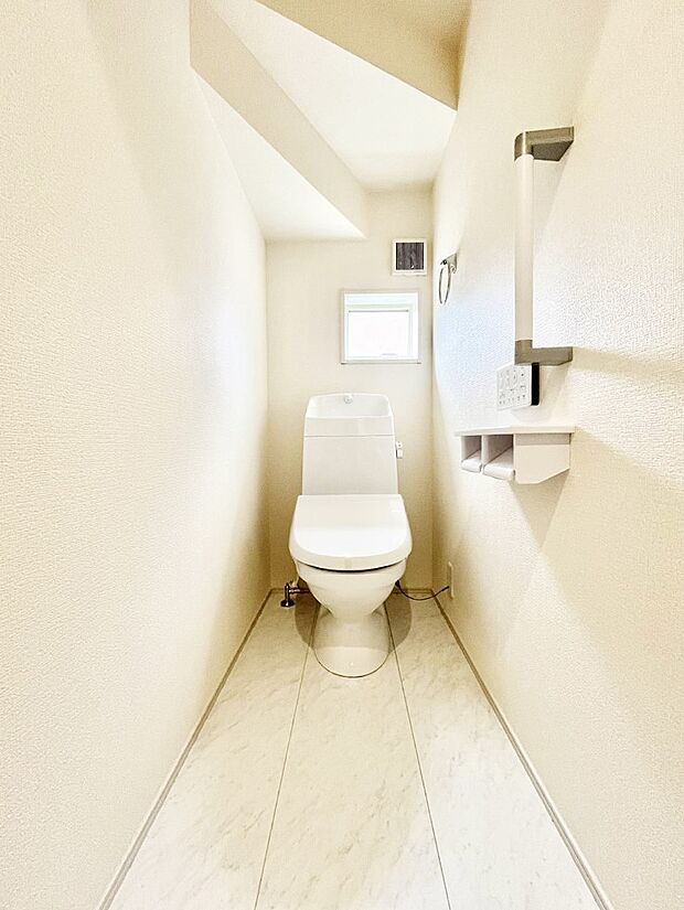 【トイレ】トイレは温水洗浄機能付き