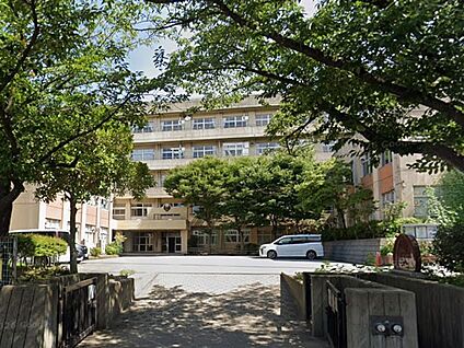 三郷市立前川中学校 1900m