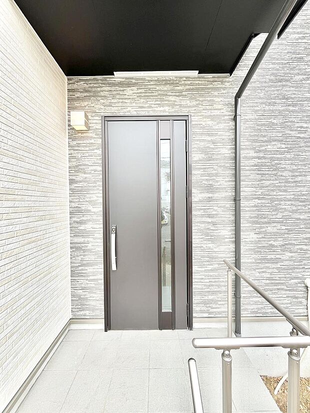 【玄関】大切な家族、来客を出迎える玄関。