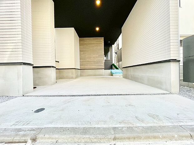 【駐車場】ビルトインタイプは大切なお車を傷や汚れから守ることができます。