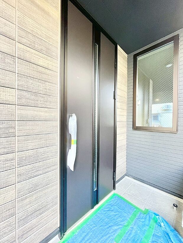 【玄関】大切な家族、来客を出迎える玄関。