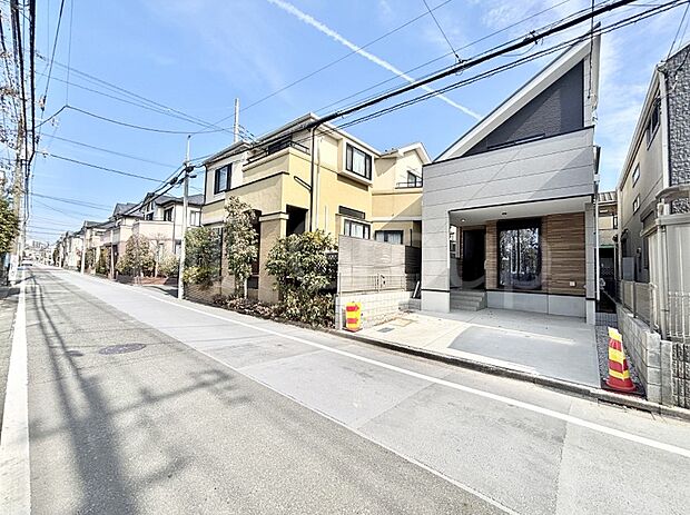 【前面道路含む現地写真】堂々完成！！ ここから始まる新生活を応援いたします！ 