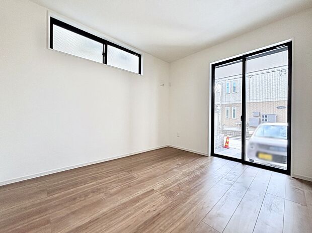 【寝室】２面採光なので、明るく風通しも良く心地良い生活が送れます。