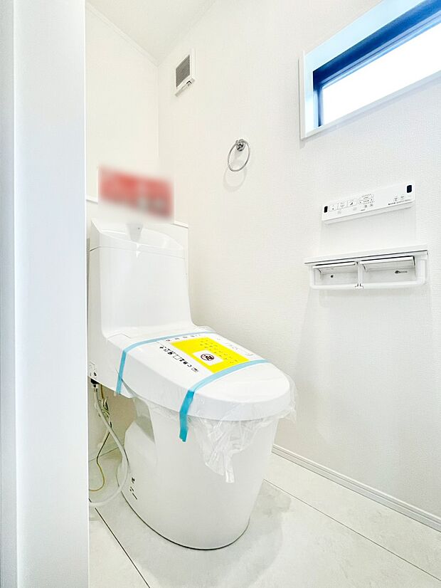 【トイレ】トイレは1階と2階それぞれに配置されていてとても便利です。